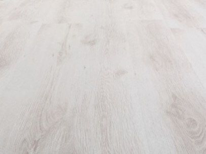 standard white oak laminate flooring